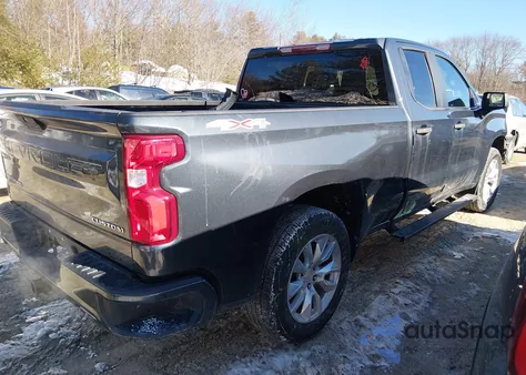 2021 Chevrolet Silverado 1500 z USA, uszkodzony, nr VIN 1GCRYBEF2MZ124085